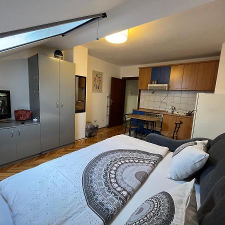 Apartmán Studio In The Centre Of Novi Sad Exteriér fotografie